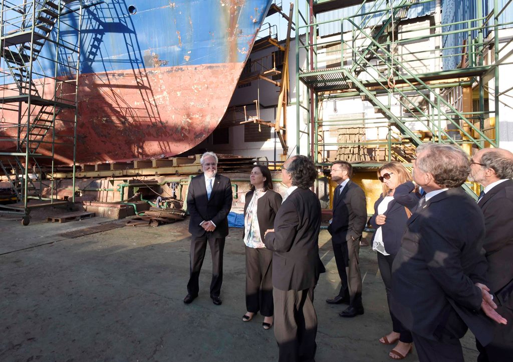 Foto da noticia:Unha delegación da Asemblea dos Azores coñece actividades vinculadas ao sector marítimo galego