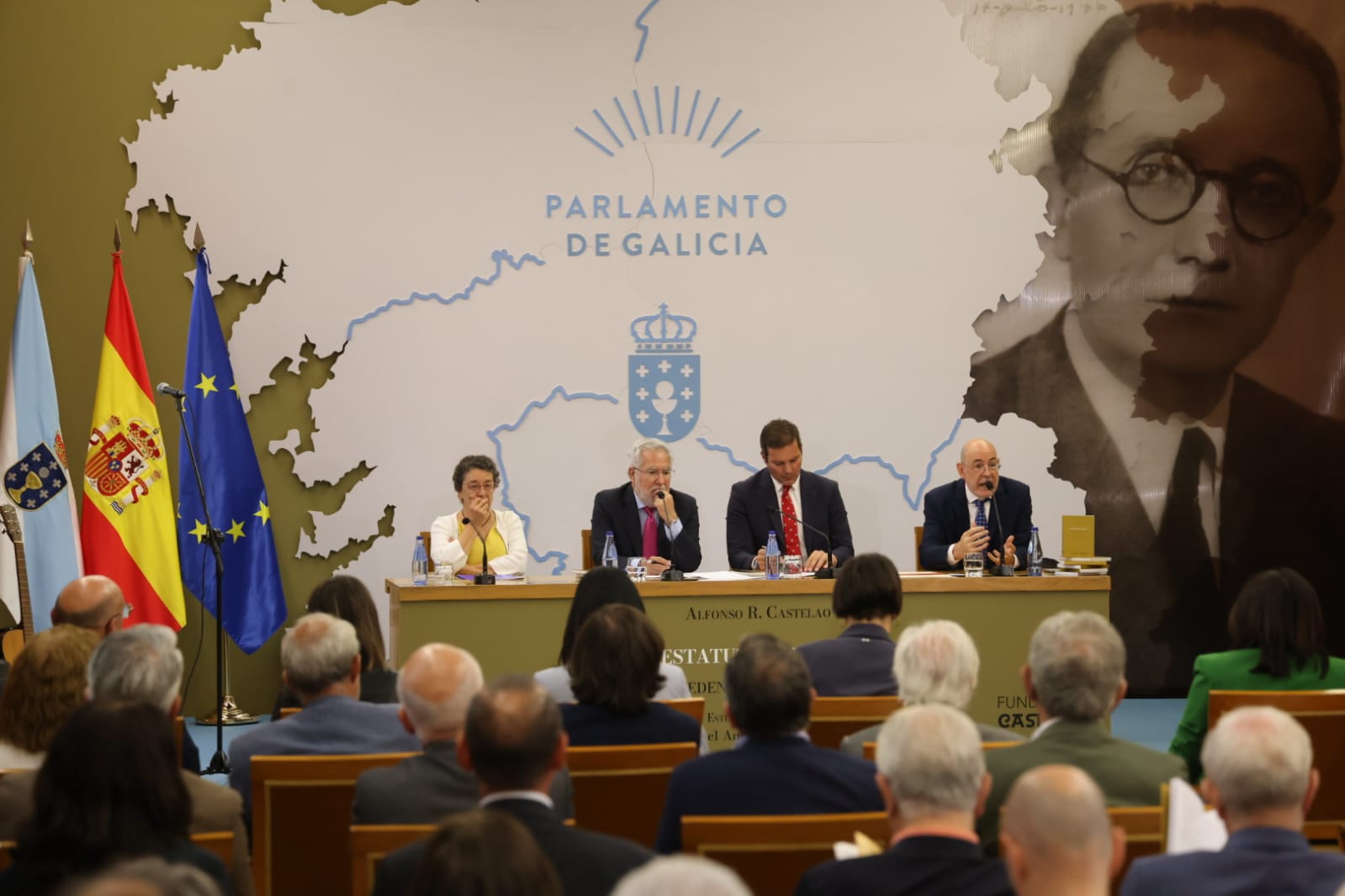 Foto da noticia:O Parlamento acolle a presentación do libro “O Estatuto de Galiza. Antecedentes e comentarios”